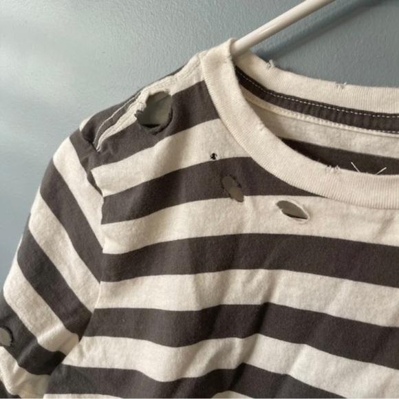 🔹5/$25🔹Pacsun Gray‎ and off White Distressed Short Sleeve Striped Tee Shirt XS - Picture 3 of 9
